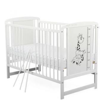 Patut din lemn Timmi BabyNeeds Girafa 120x60 cm cu laterala culisanta Alb + Saltea 10 cm