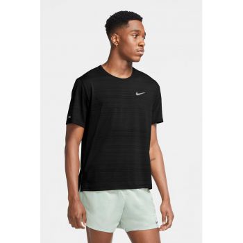 Tricou cu decolteu la baza gatului si tehnologie Dri-FIT - pentru alergare Miler