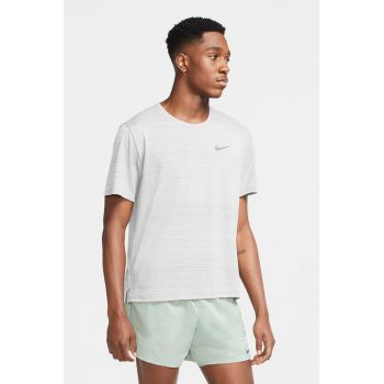 Tricou cu decolteu la baza gatului si tehnologie Dri-FIT - pentru alergare Miler