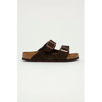 Birkenstock papuci din piele Arizona bărbați, culoarea maro de firma originali