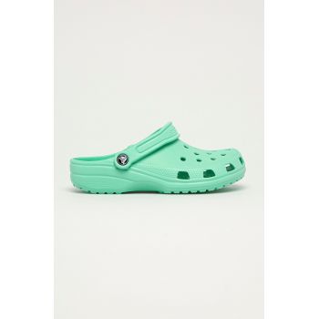 Crocs papuci Classic femei, culoarea verde 10001 ieftini