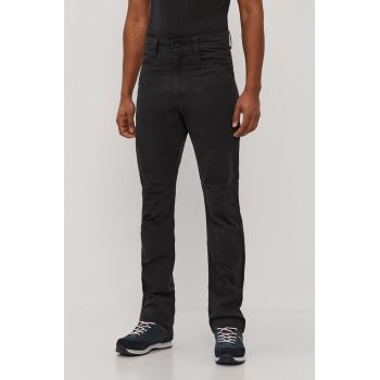 Wrangler Pantaloni bărbați, culoarea negru, model drept ieftini