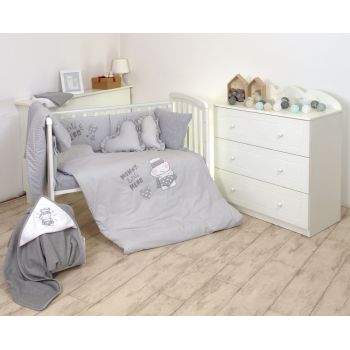 Set lenjerie din bumbac cu protectie laterala pentru pat bebelusi Hero Grey 120 x 60 cm la reducere