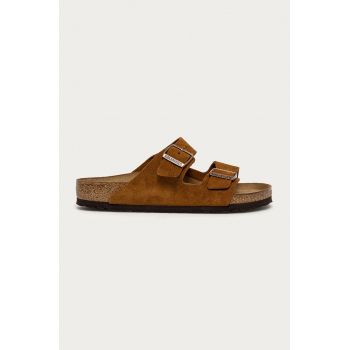 Birkenstock papuci din piele Arizona barbati, culoarea maro, 1009526