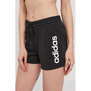 Adidas Pantaloni scurți GM5524 femei, culoarea negru, cu imprimeu, medium waist de firma originali