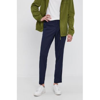 Sisley Pantaloni bărbați, culoarea albastru marin, mulat