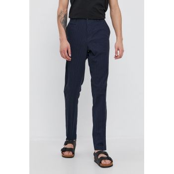 Sisley Pantaloni bărbați, culoarea albastru marin, mulat ieftini