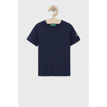 United Colors of Benetton Tricou de bumbac pentru copii culoarea albastru marin, material neted