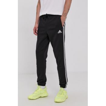 Adidas Pantaloni GK8822 bărbați, culoarea negru, cu imprimeu ieftini