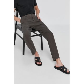 Sisley Pantaloni bărbați, culoarea verde, cu fason chinos ieftini