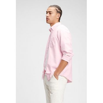 Camasa slim fit decorata cu guler fixat cu nasturi