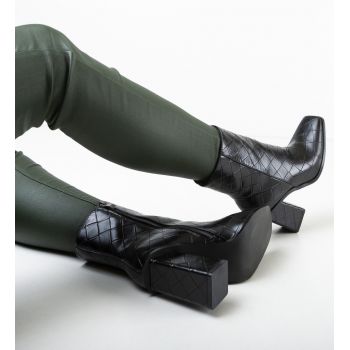 Botine Kay Negre