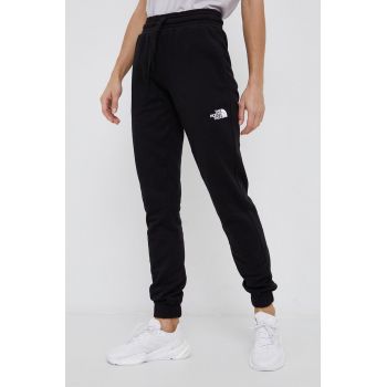 The North Face pantaloni femei, culoarea negru, material uni NF0A5ID4JK31-JK31 ieftin