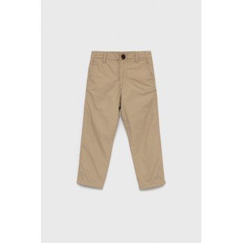 GAP Pantaloni de bumbac pentru copii culoarea bej, material neted