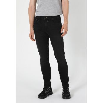 Blugi slim fit cu talie medie