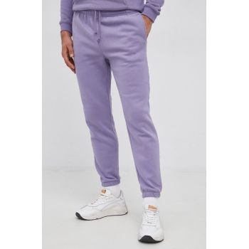 GAP Pantaloni bărbați, culoarea violet, material neted