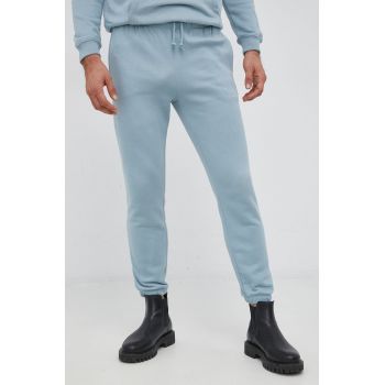 GAP Pantaloni bărbați, material neted ieftini