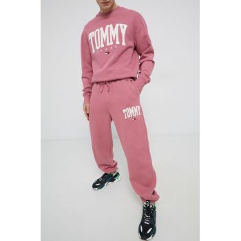 Tommy Jeans Pantaloni bărbați, culoarea roz, cu imprimeu de firma originali