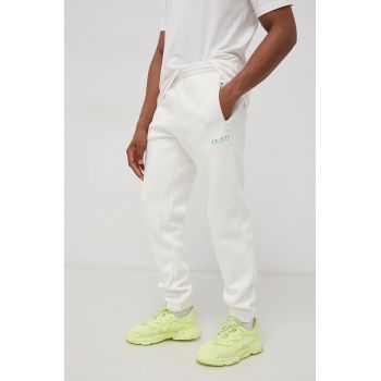 Adidas Originals Pantaloni HF4893 bărbați, culoarea alb, cu imprimeu