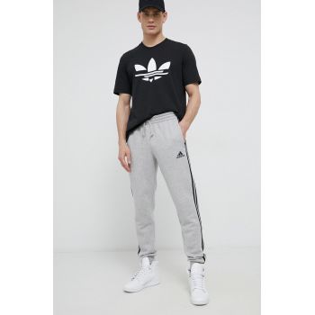 Adidas Pantaloni GM1091 bărbați, culoarea gri, cu imprimeu