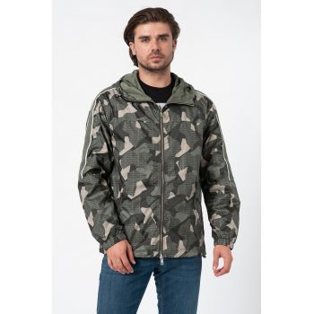 Jacheta usoara cu model camuflaj si logo