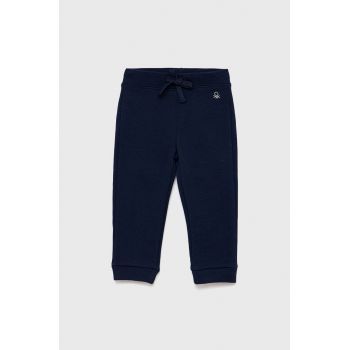 United Colors of Benetton pantaloni de bumbac pentru copii culoarea albastru marin, neted