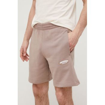 adidas Originals pantaloni scurti din bumbac HC9460 barbati, culoarea bej