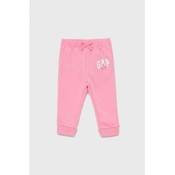 GAP pantaloni copii culoarea roz, cu imprimeu
