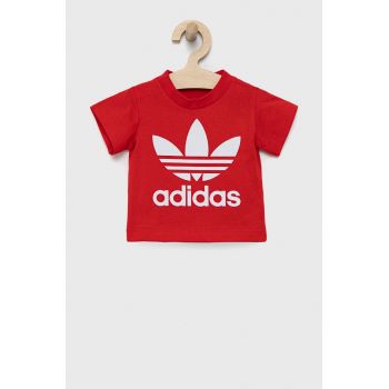adidas Originals tricou de bumbac pentru copii HE2189 culoarea rosu, cu imprimeu de firma original