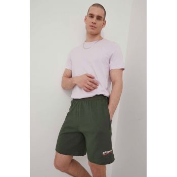 adidas Originals pantaloni scurți HF4768 barbati, culoarea verde HF4768-SHAGRN