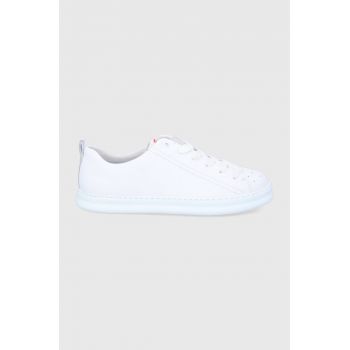 Camper ghete de piele Runner Four culoarea alb