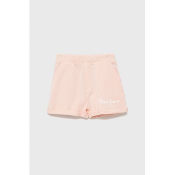 Pepe Jeans pantaloni scurți din bumbac pentru copii culoarea roz, cu imprimeu, talie reglabila ieftini