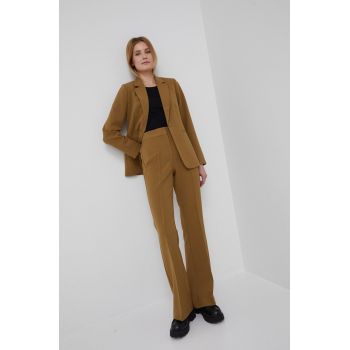 Y.A.S sacou culoarea verde, un singur rand de nasturi, neted
