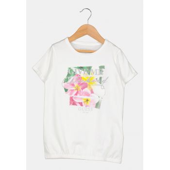 Tricou cu decolteu la baza gatului si imprimeu text floral si stralucitor
