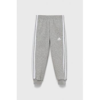 adidas Performance pantaloni copii H65793 culoarea gri, cu imprimeu ieftini