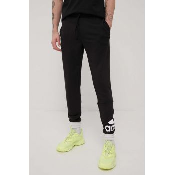 adidas pantaloni GK8968 barbati, culoarea negru, cu imprimeu