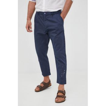 Desigual pantaloni barbati, culoarea albastru marin, drept de firma originali