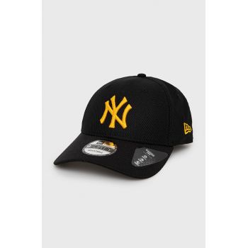 New Era caciula culoarea negru, cu imprimeu