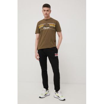 Ellesse tricou din bumbac culoarea verde, cu imprimeu SHM13827-KHAKI de firma original