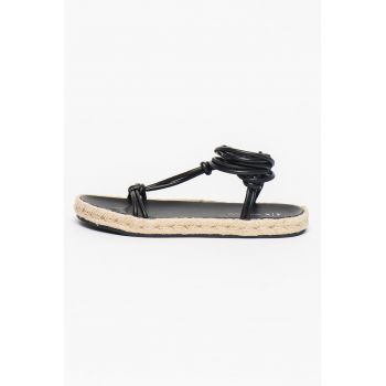 Sandale tip espadrile cu siret si detalii innodate Sandale tip espadrile cu siret si detalii innodate