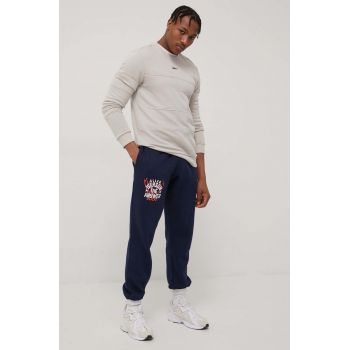 Reebok Classic pantaloni barbati, culoarea albastru marin, cu imprimeu