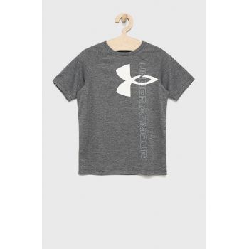 Under Armour tricou copii 1363279 culoarea gri, cu imprimeu