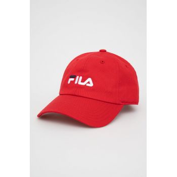 Fila șapcă culoarea rosu, cu imprimeu de firma originala