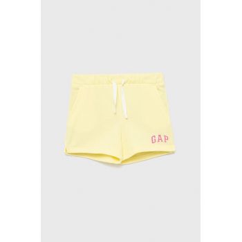 GAP pantaloni scurti copii culoarea galben, cu imprimeu, talie reglabila