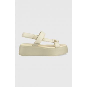 Vagabond sandale de piele Courtney femei, culoarea bej, cu platforma