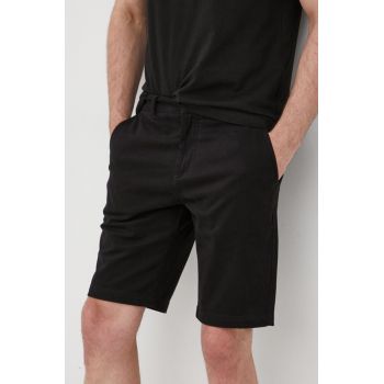 Lyle & Scott pantaloni scurti barbati, culoarea negru ieftini