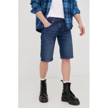 Wrangler pantaloni scurti jeans barbati, culoarea albastru marin ieftini