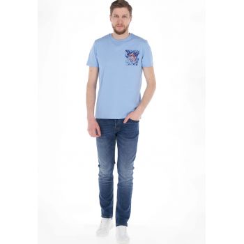 Tricou cu decolteu la baza gatului si imprimeu pe partea din spate