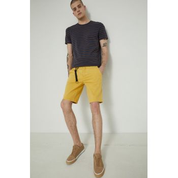 Medicine pantaloni scurti jeans barbati, culoarea galben