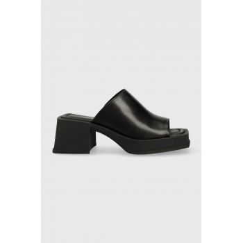 Vagabond slapi de piele Hennie femei, culoarea negru, cu toc drept